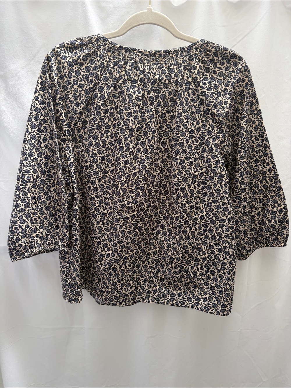 Time and Tru Navy and Cream Floral Button-Front Cotton Blouse L - Picture 5 of 5